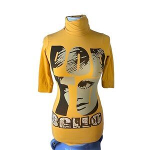 Mustard Twiggy Portobello 1/2 Sleeve Turtleneck Top, S. Twiggy!